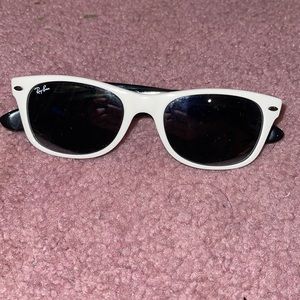 Black and White Ray Ban New Wayfarer